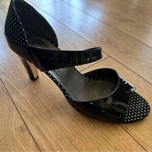 Italian open toe heels with crossover strap. Size 9.5, good condition